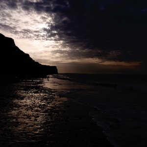 Plage et falaises au coucher très contrasté - France  - collection de photos clin d'oeil, catégorie paysages